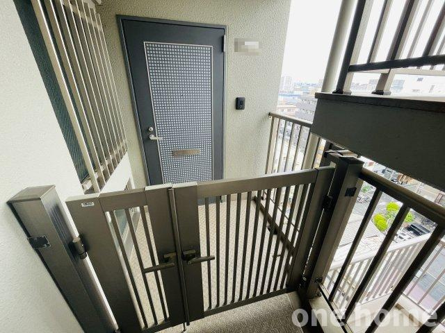 ユニ・アルス新大阪WESTの玄関|◆玄関には専用ポーチがあり、プライバシーが守られます♪
◆【即日内覧会開催中】土日はもちろん！平日の仕事終わりの内覧も可能です！