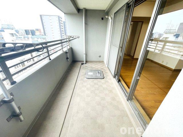 ユニ・アルス新大阪WESTのバルコニー|◆南側バルコニーです！広々として洗濯物干しもスムーズです♪物干し金物付きです！
◆【即日内覧会開催中】土日はもちろん！平日の仕事終わりの内覧も可能です！