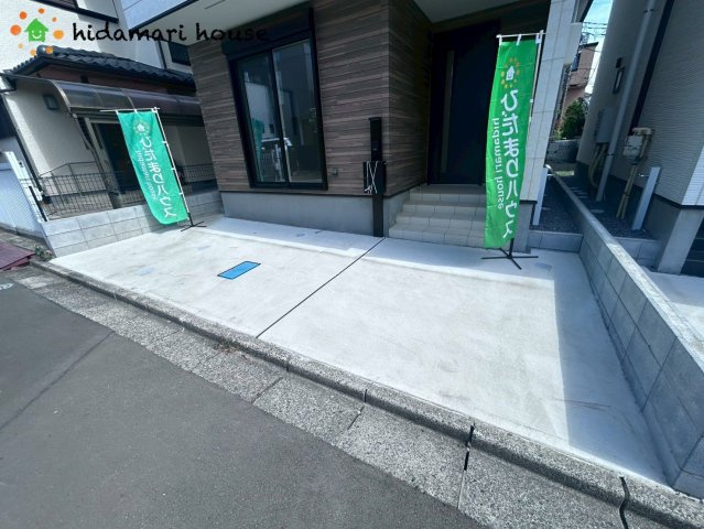 北区奈良町　新築未入居　01の駐車場
