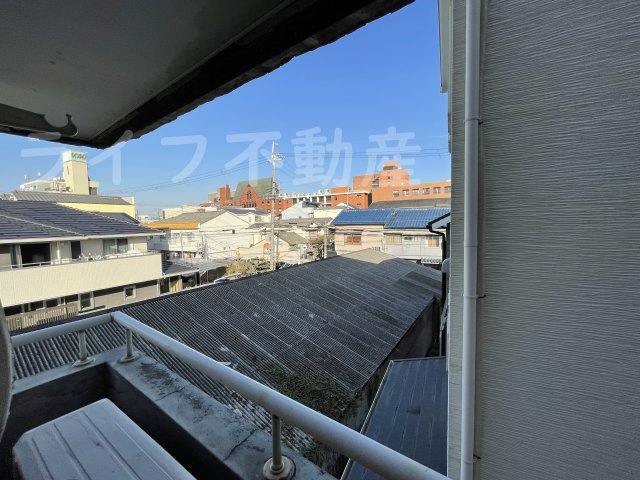 メゾン小若江のバルコニー|暖かな日差しのふりそそぐバルコニー