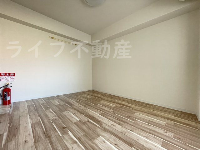 メゾン小若江の内装|明るい色調の室内です