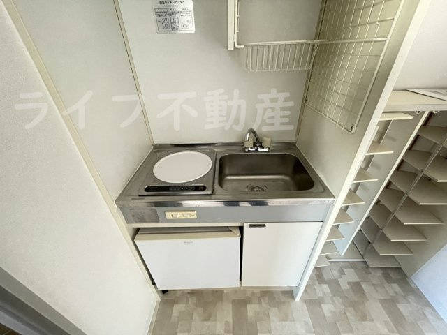 メゾン小若江のキッチン|コンパクトなキッチンで掃除もラクラク