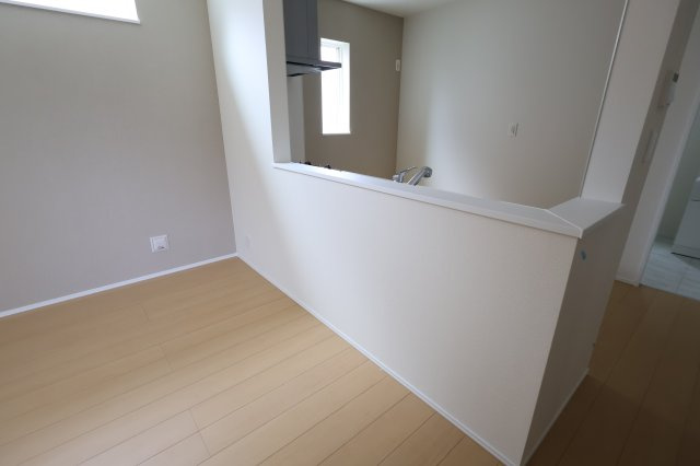 《仲介手数料無料》西区プラザ71-2(1号棟)新築一戸建てハートフルタウンのキッチン|撮影日 2025年8月22日 11:50 晴れ