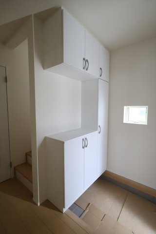 《仲介手数料無料》西区プラザ71-2(1号棟)新築一戸建てハートフルタウンの玄関|撮影日 2025年8月22日 11:50 晴れ