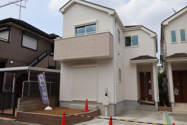 《仲介手数料無料》西区プラザ71-2(1号棟)新築一戸建てハートフルタウンの外観|撮影日 2025年8月22日 11:50 晴れ