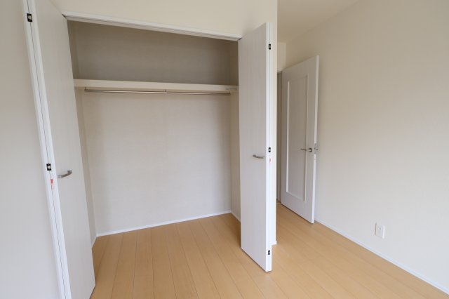 《仲介手数料無料》西区プラザ71-2(1号棟)新築一戸建てハートフルタウンの収納|撮影日 2025年8月22日 11:50 晴れ