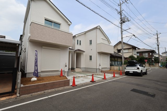 《仲介手数料無料》西区プラザ71-2(1号棟)新築一戸建てハートフルタウンの外観|撮影日 2025年8月22日 11:50 晴れ