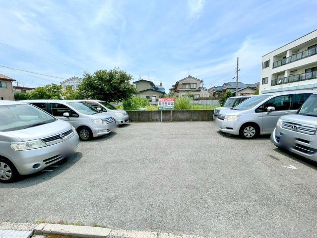 秋篠タウンハイツの駐車場