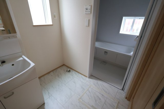 《仲介手数料無料》西区プラザ71-2新築一戸建てハートフルタウンのランドリースペース|撮影日 2025年8月22日 11:50 晴れ