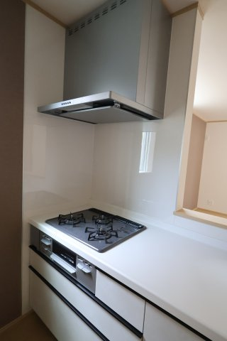 《仲介手数料無料》西区プラザ71-2新築一戸建てハートフルタウンのキッチン|撮影日 2025年8月22日 11:50 晴れ