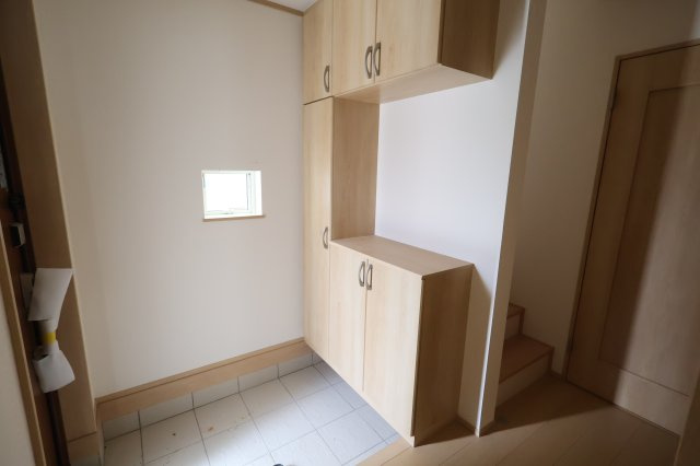 《仲介手数料無料》西区プラザ71-2新築一戸建てハートフルタウンの玄関|撮影日 2025年8月22日 11:50 晴れ