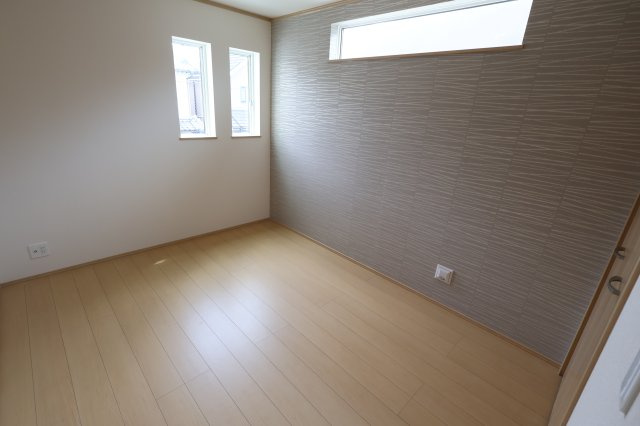 《仲介手数料無料》西区プラザ71-2新築一戸建てハートフルタウンの洋室|撮影日 2025年8月22日 11:50 晴れ