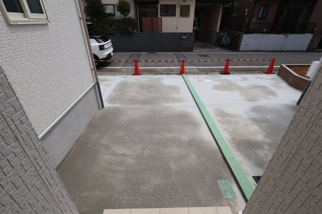 《仲介手数料無料》西区プラザ71-2新築一戸建てハートフルタウンの駐車場|撮影日 2025年8月22日 11:50 晴れ