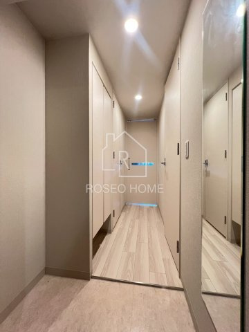 ファーストフィオーレ玉造グレイスの玄関