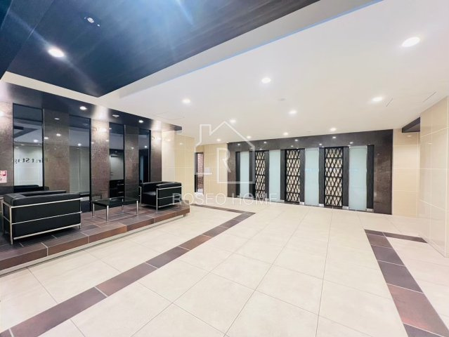 ファーストフィオーレ玉造グレイスのロビー