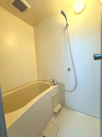 小林ビルの浴室