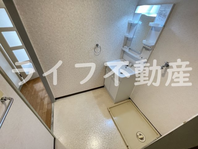 アドバンス渋川の洗面所|広い洗面スペース