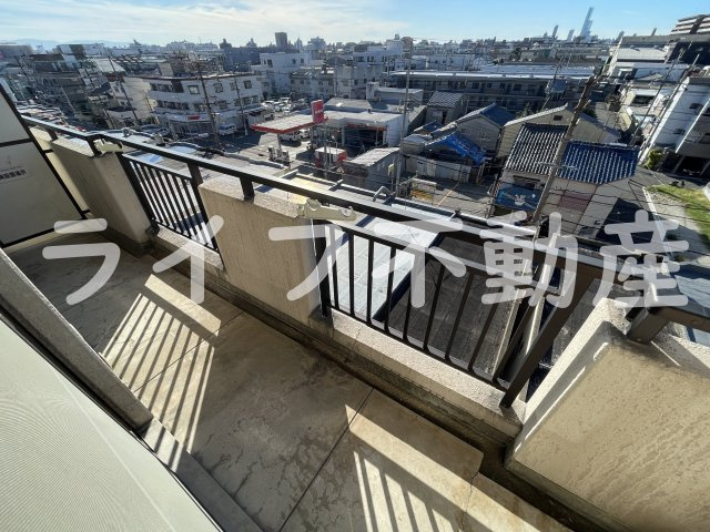 アドバンス渋川のバルコニー|バルコニーからの眺めを楽しみながら食事をしませんか