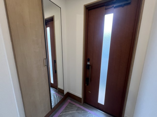 小学校も２分！子育てしやすい住環境な【中原区井田中ノ町】リフォーム中古戸建の玄関|シンプルで使いやすい玄関です