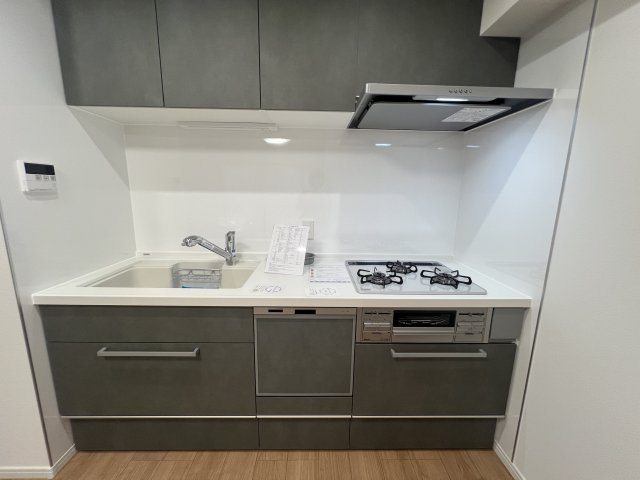 小学校も２分！子育てしやすい住環境な【中原区井田中ノ町】リフォーム中古戸建のキッチン|キッチンでお料理をお楽しみください