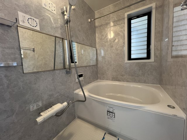 小学校も２分！子育てしやすい住環境な【中原区井田中ノ町】リフォーム中古戸建の浴室|日々の疲れを癒すお風呂付です