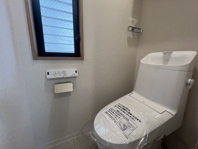 小学校も２分！子育てしやすい住環境な【中原区井田中ノ町】リフォーム中古戸建のトイレ|トイレもきれいです