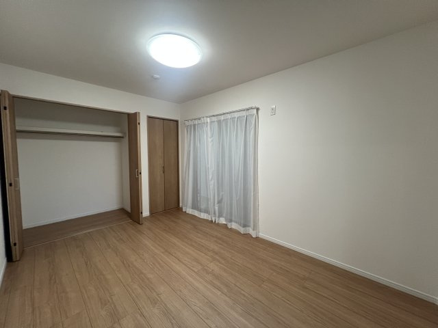 小学校も２分！子育てしやすい住環境な【中原区井田中ノ町】リフォーム中古戸建の洋室|ゆったりした洋室です