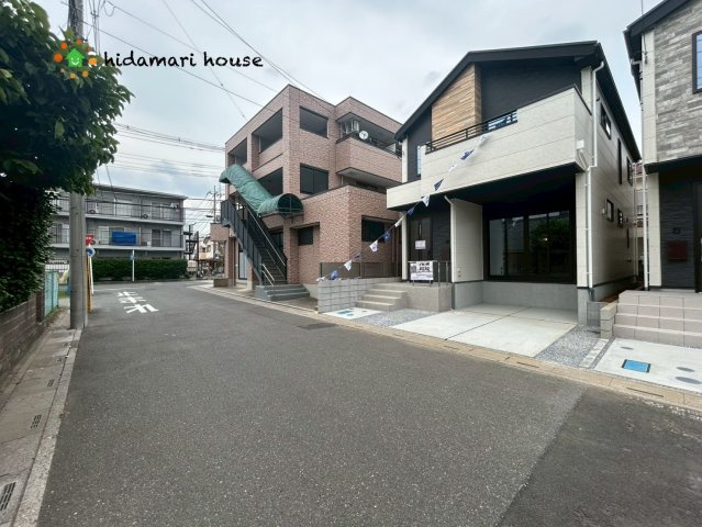 北区土呂町18期　新築戸建　ケイアイスタイル01の前面道路含む現地写真