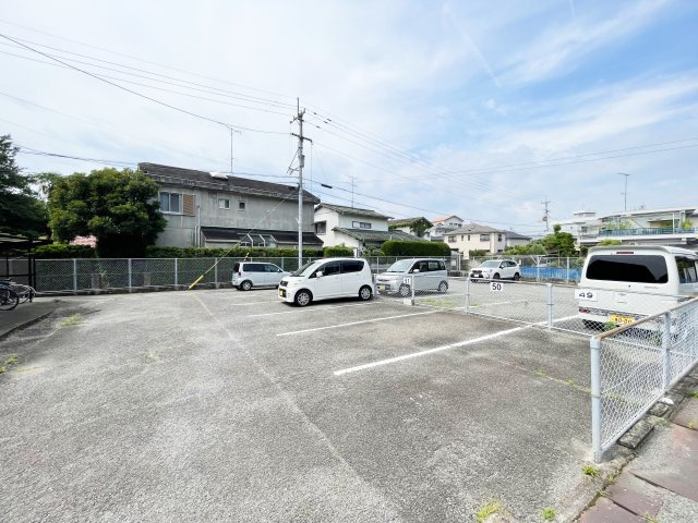 新浜アパートの駐車場