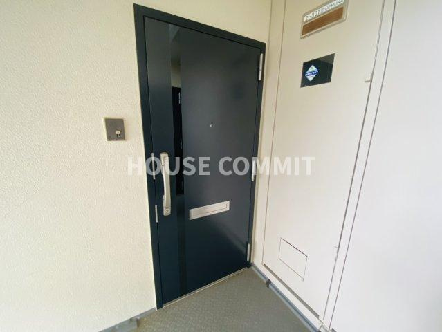 アイビ・ネオハイツ酒々井2号棟の玄関