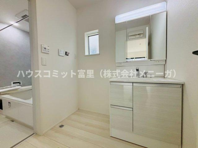 日吉倉２４－１期　新築戸建て　２号棟の独立洗面台