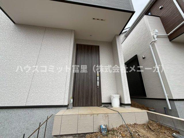 日吉倉２４－１期　新築戸建て　２号棟の前面道路含む現地写真