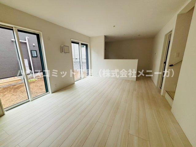 日吉倉２４－１期　新築戸建て　２号棟の居間・リビング