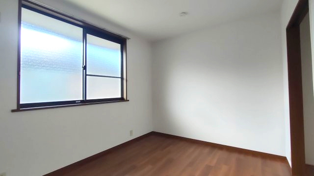 マルツォ栗木台の洋室|使い勝手のいい洋室です。収納は二か所あります。