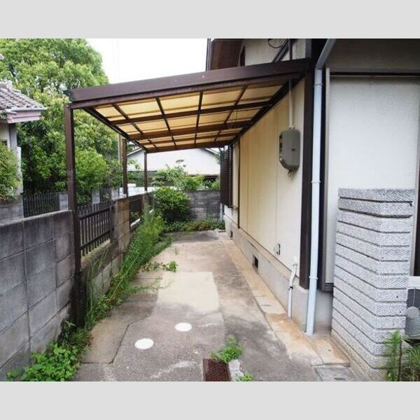 大久保町大窪戸建の駐車場