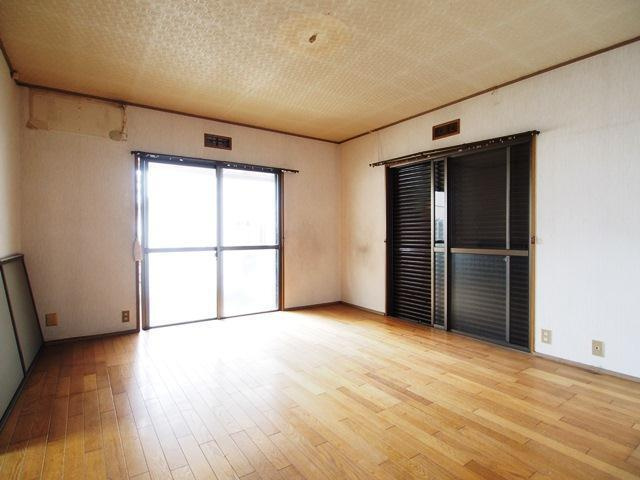 大久保町大窪戸建の居間・リビング