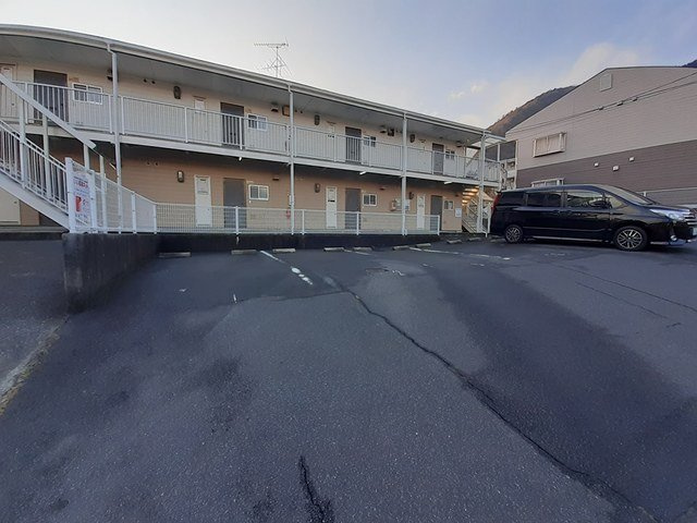 エルディム古谷の駐車場|駐車場があるので、車を買う予定の方も安心です