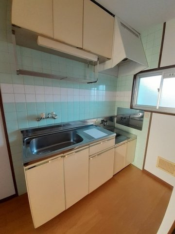 エルディム古谷のキッチン|コンパクトなキッチンで掃除もラクラク