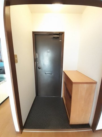 エルディム古谷の玄関|収納もある玄関です