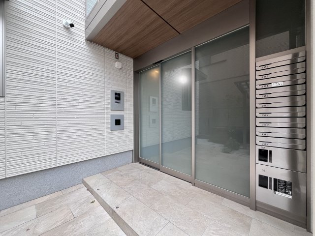 シャーメゾンブランディーユ清水丘のエントランス