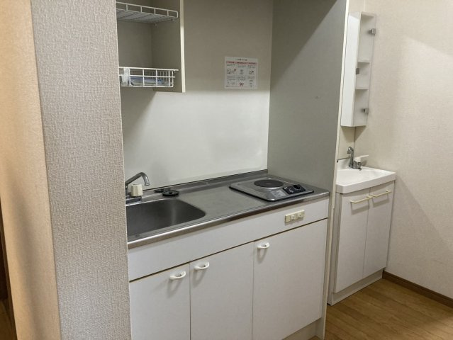 高岡市波岡売戸建のキッチン|2Ｆミニキッチン付き