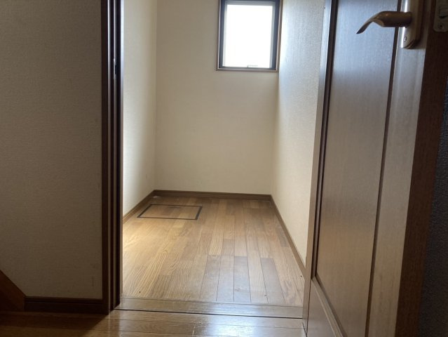 高岡市波岡売戸建の収納|納戸は2か所あります