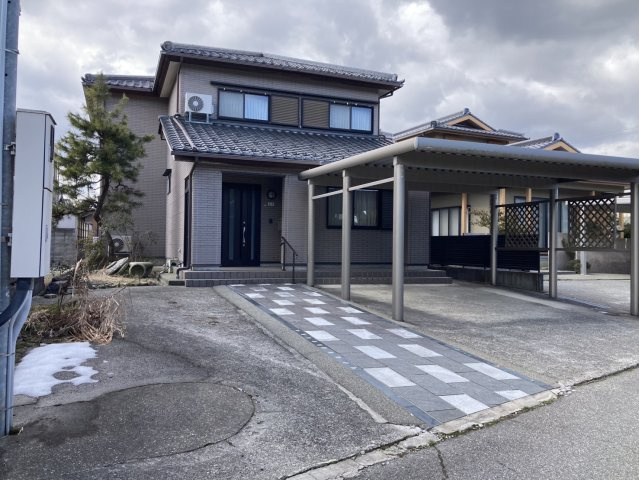 【外観】 | 高岡市波岡売戸建 | カーポート2台分付きの5SLDKです