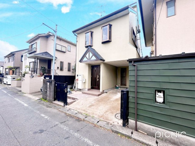 【前面道路含む現地写真】 | 狛江市岩戸南中古住宅 | ◆一戸建てを中心とした街並みが整然と続き、周辺は高い建物が建っていないので、緑の多い閑静な趣を感じる環境です。街並みや周辺環境も重要なポイントです！！