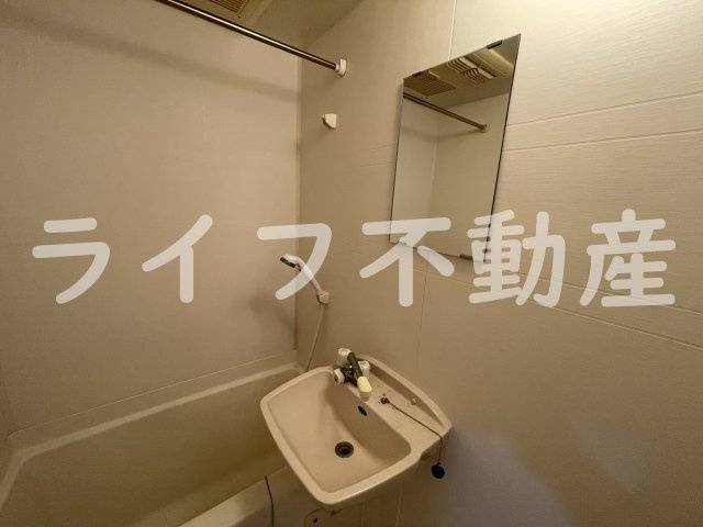 メルシィ2000の洗面所|ゆったりとスペースのある洗面所