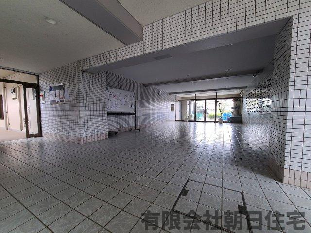 【エントランス】 | ネオハイツ松江 | ゆとりのあるエントランスです