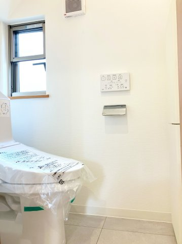 千葉市稲毛区宮野木町戸建③のトイレ|落ち着いた色調のトイレです