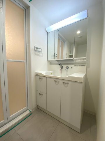 レックスハイム吉川の洗面所|スペースが確保できる洗面所です