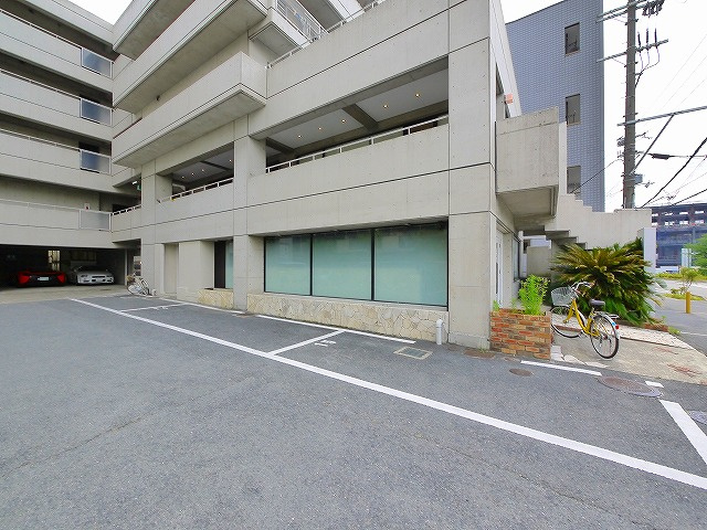 アルファユニットの駐車場