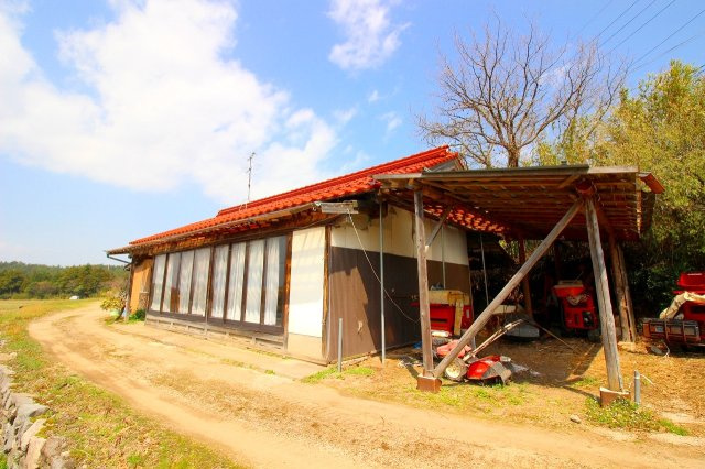 ■□■大山町赤松古家付土地■□■の外観|昭和20年建築の住宅がございます。
